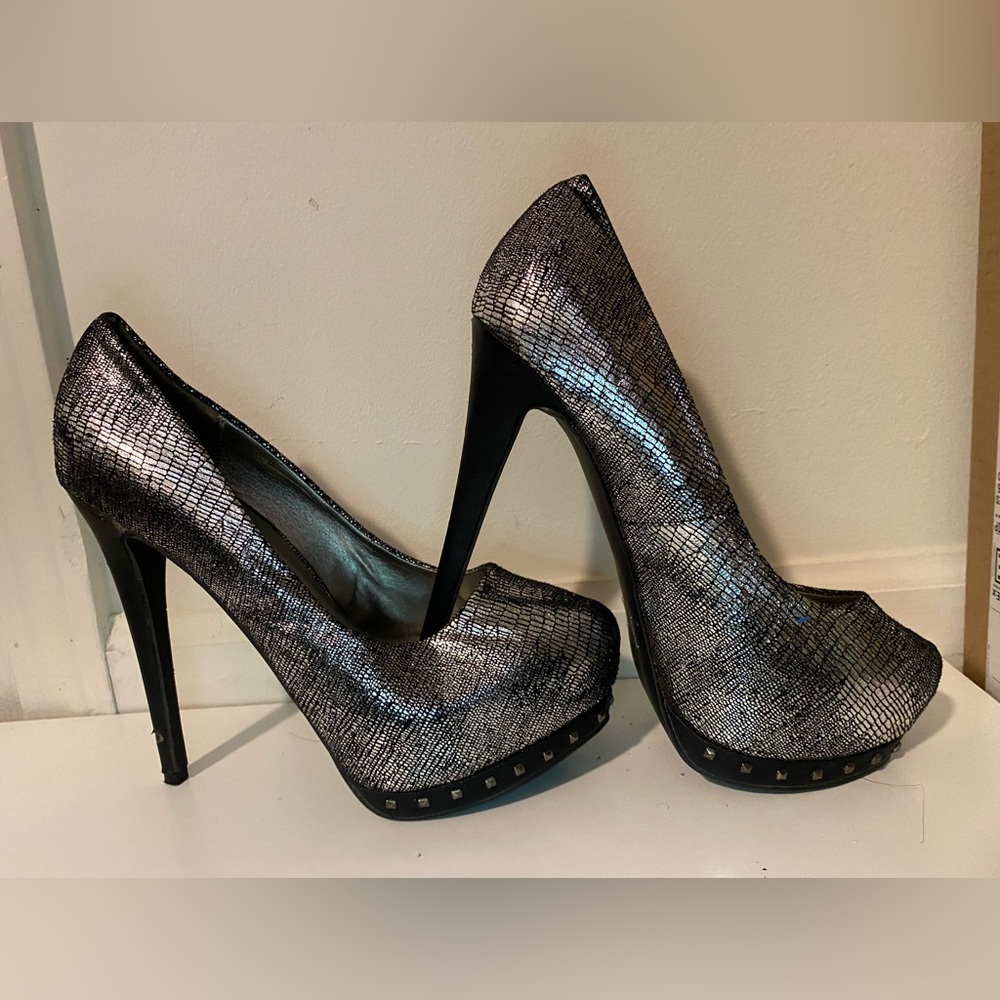 COPY - Shi by JOURNEYS Black and Silver Platform Pumps